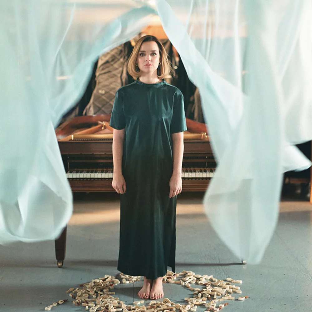 viviane-audet-vertical